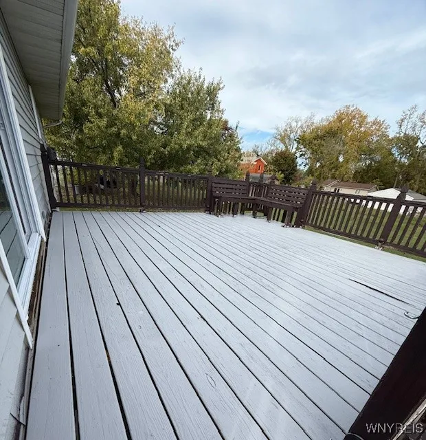 Corner benches on deck

