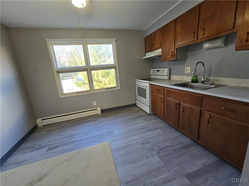 Eat-in kitchen