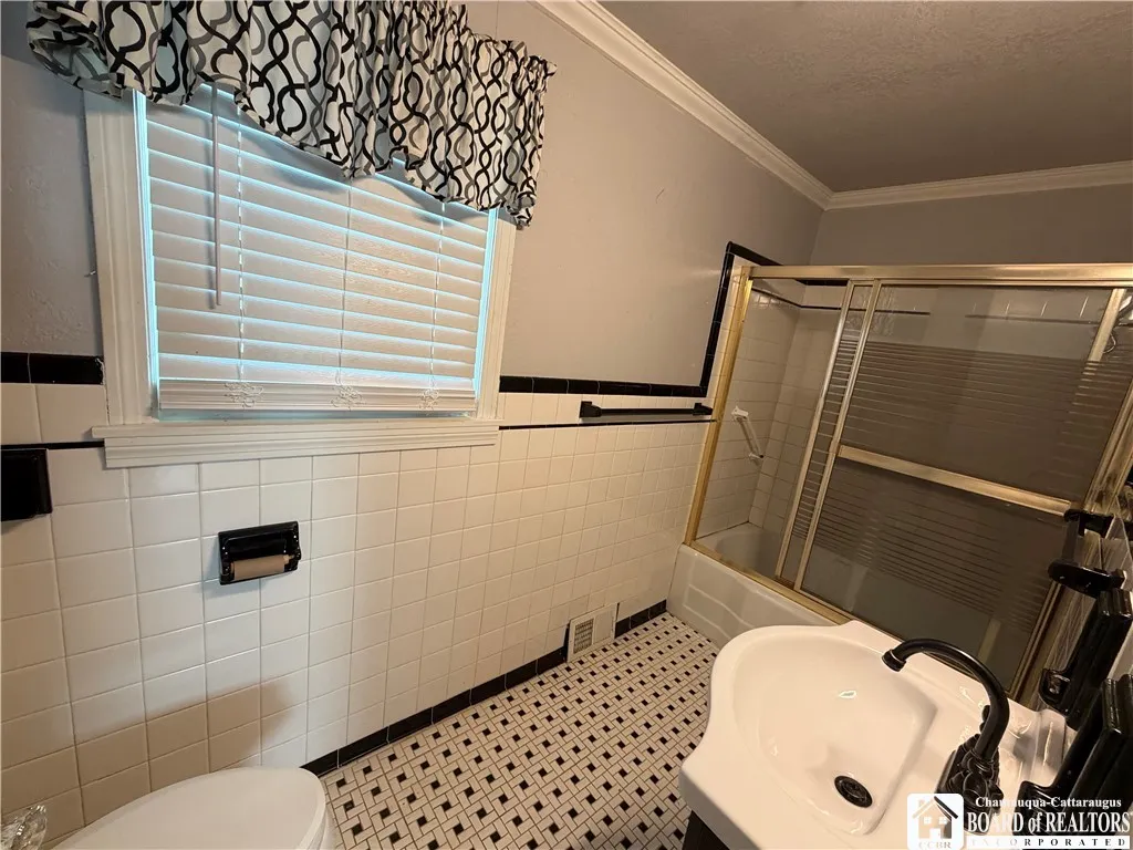 6 Taft Place, Dunkirk, New York 14048, Dunkirk, New York 14048, 3 Bedrooms Bedrooms, 9 Rooms Rooms,2 BathroomsBathrooms,Residential,For Sale,6 Taft Place, Dunkirk, New York 14048,0,R1645269