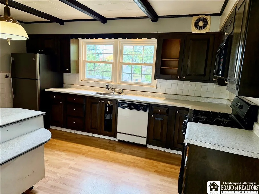 6 Taft Place, Dunkirk, New York 14048, Dunkirk, New York 14048, 3 Bedrooms Bedrooms, 9 Rooms Rooms,2 BathroomsBathrooms,Residential,For Sale,6 Taft Place, Dunkirk, New York 14048,0,R1645269