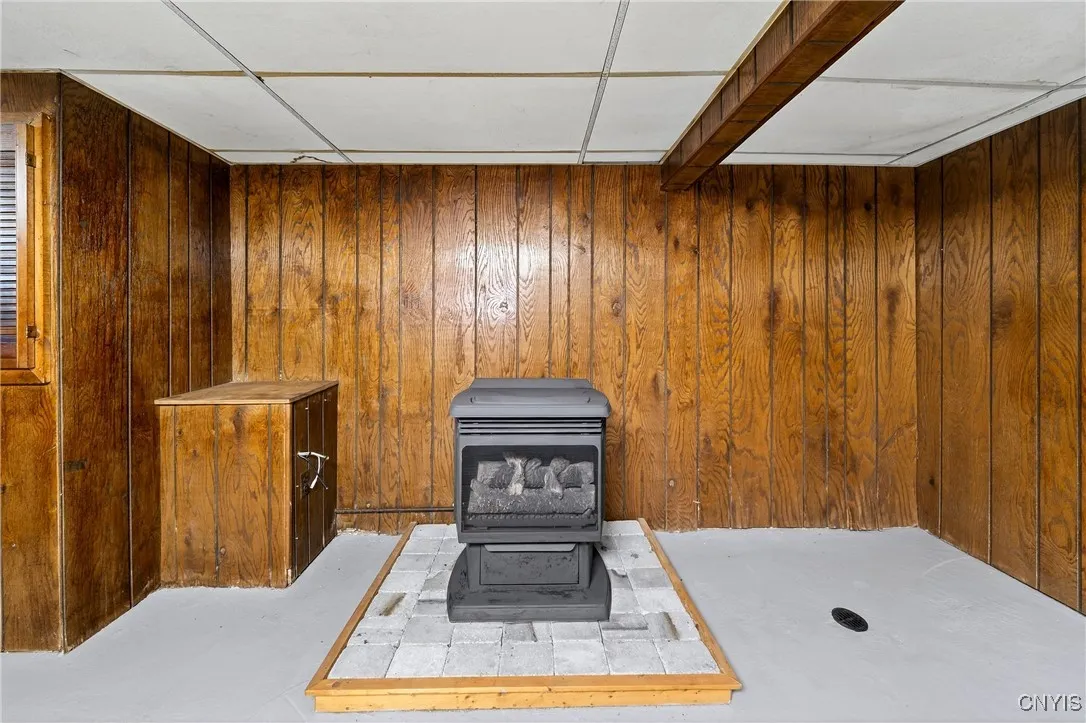 Gas fireplace in the basement conveys.