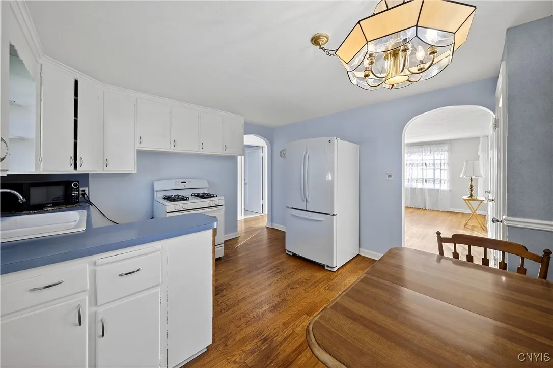 Kitchen offers an eat-in setting