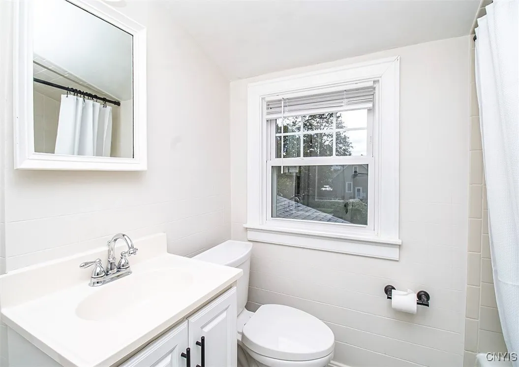 136 Weymouth Road, Syracuse, New York 13205, Syracuse, New York 13205, 3 Bedrooms Bedrooms, 9 Rooms Rooms,1 BathroomBathrooms,Residential,For Sale,136 Weymouth Road, Syracuse, New York 13205,0,S1644655