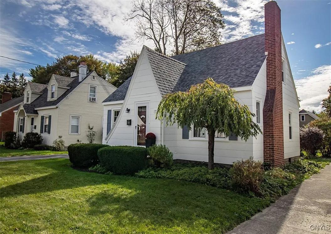 136 Weymouth Road, Syracuse, New York 13205, Syracuse, New York 13205, 3 Bedrooms Bedrooms, 9 Rooms Rooms,1 BathroomBathrooms,Residential,For Sale,136 Weymouth Road, Syracuse, New York 13205,0,S1644655