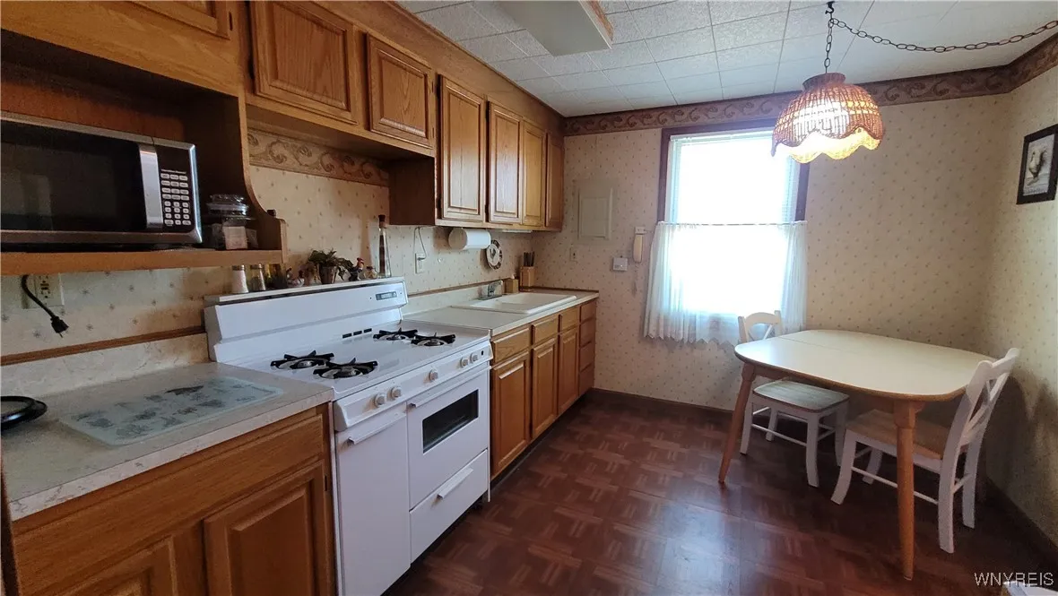 2 Balzac Ct - Kitchen