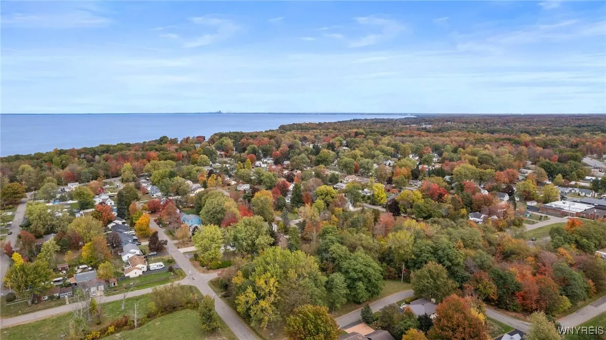 6736 Wayne Drive, Evans, New York 14047, Evans, New York 14047, 4 Bedrooms Bedrooms, 6 Rooms Rooms,1 BathroomBathrooms,Residential,For Sale,6736 Wayne Drive, Evans, New York 14047,0,B1645795