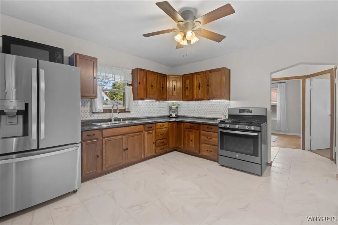 6736 Wayne Drive, Evans, New York 14047, Evans, New York 14047, 4 Bedrooms Bedrooms, 6 Rooms Rooms,1 BathroomBathrooms,Residential,For Sale,6736 Wayne Drive, Evans, New York 14047,0,B1645795