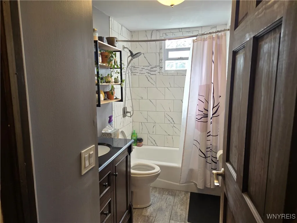 4939 Tim Tam, Hamburg, New York 14219, Hamburg, New York 14219, 4 Bedrooms Bedrooms, 11 Rooms Rooms,2 BathroomsBathrooms,Residential,For Sale,4939 Tim Tam, Hamburg, New York 14219,0,B1645811