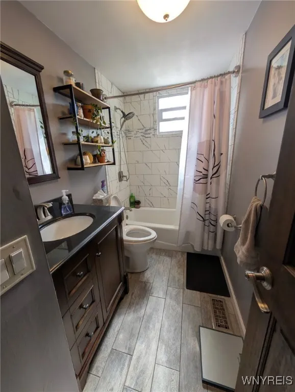 4939 Tim Tam, Hamburg, New York 14219, Hamburg, New York 14219, 4 Bedrooms Bedrooms, 11 Rooms Rooms,2 BathroomsBathrooms,Residential,For Sale,4939 Tim Tam, Hamburg, New York 14219,0,B1645811