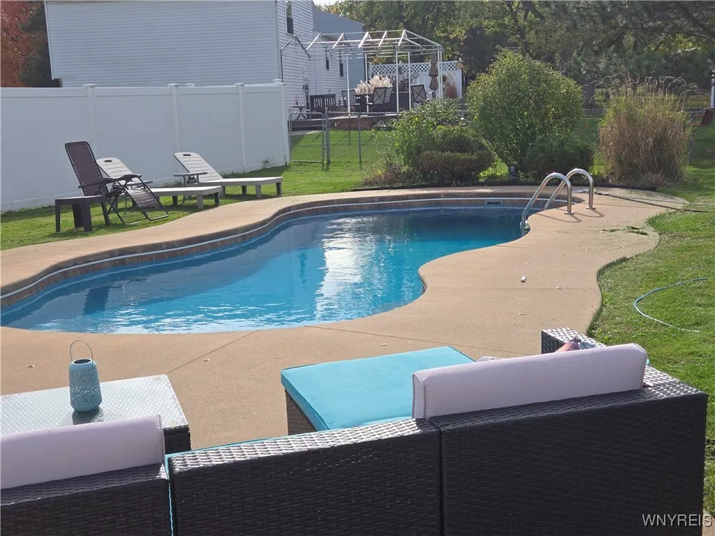 4939 Tim Tam, Hamburg, New York 14219, Hamburg, New York 14219, 4 Bedrooms Bedrooms, 11 Rooms Rooms,2 BathroomsBathrooms,Residential,For Sale,4939 Tim Tam, Hamburg, New York 14219,0,B1645811