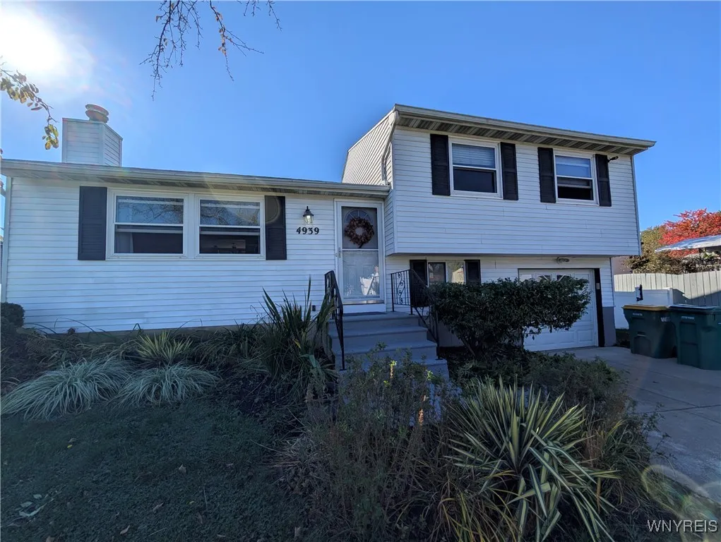 4939 Tim Tam, Hamburg, New York 14219, Hamburg, New York 14219, 4 Bedrooms Bedrooms, 11 Rooms Rooms,2 BathroomsBathrooms,Residential,For Sale,4939 Tim Tam, Hamburg, New York 14219,0,B1645811
