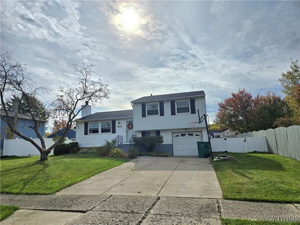 4939 Tim Tam, Hamburg, New York 14219, Hamburg, New York 14219, 4 Bedrooms Bedrooms, 11 Rooms Rooms,2 BathroomsBathrooms,Residential,For Sale,4939 Tim Tam, Hamburg, New York 14219,0,B1645811