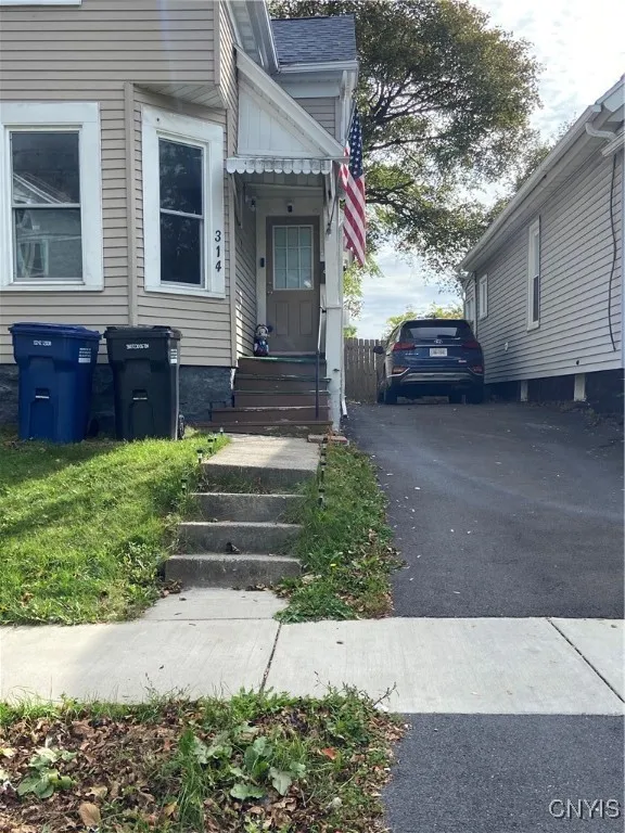 314 Robinson Street, Syracuse, New York 13203, Syracuse, New York 13203, 3 Bedrooms Bedrooms, 6 Rooms Rooms,1 BathroomBathrooms,Residential,For Sale,314 Robinson Street, Syracuse, New York 13203,0,S1645845