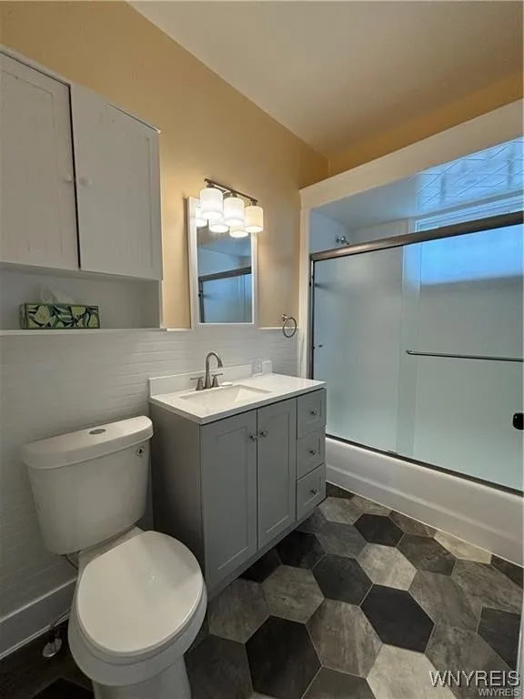 232 Columbus Avenue, Buffalo, New York 14220, Buffalo, New York 14220, 3 Bedrooms Bedrooms, 5 Rooms Rooms,1 BathroomBathrooms,Residential Lease,Closed,232 Columbus Avenue, Buffalo, New York 14220,0,B1645869