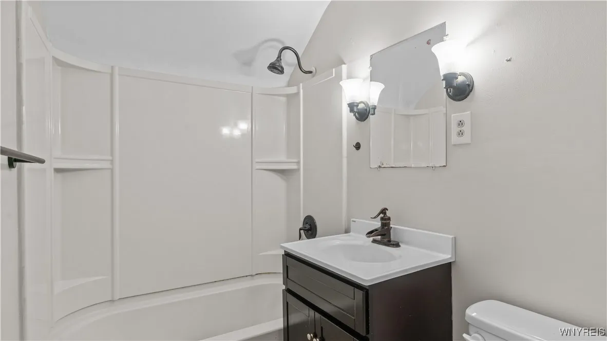 123 Kimberly Avenue, Buffalo, New York 14220, Buffalo, New York 14220, 4 Bedrooms Bedrooms, ,2 BathroomsBathrooms,Residential,For Sale,123 Kimberly Avenue, Buffalo, New York 14220,0,B1645755