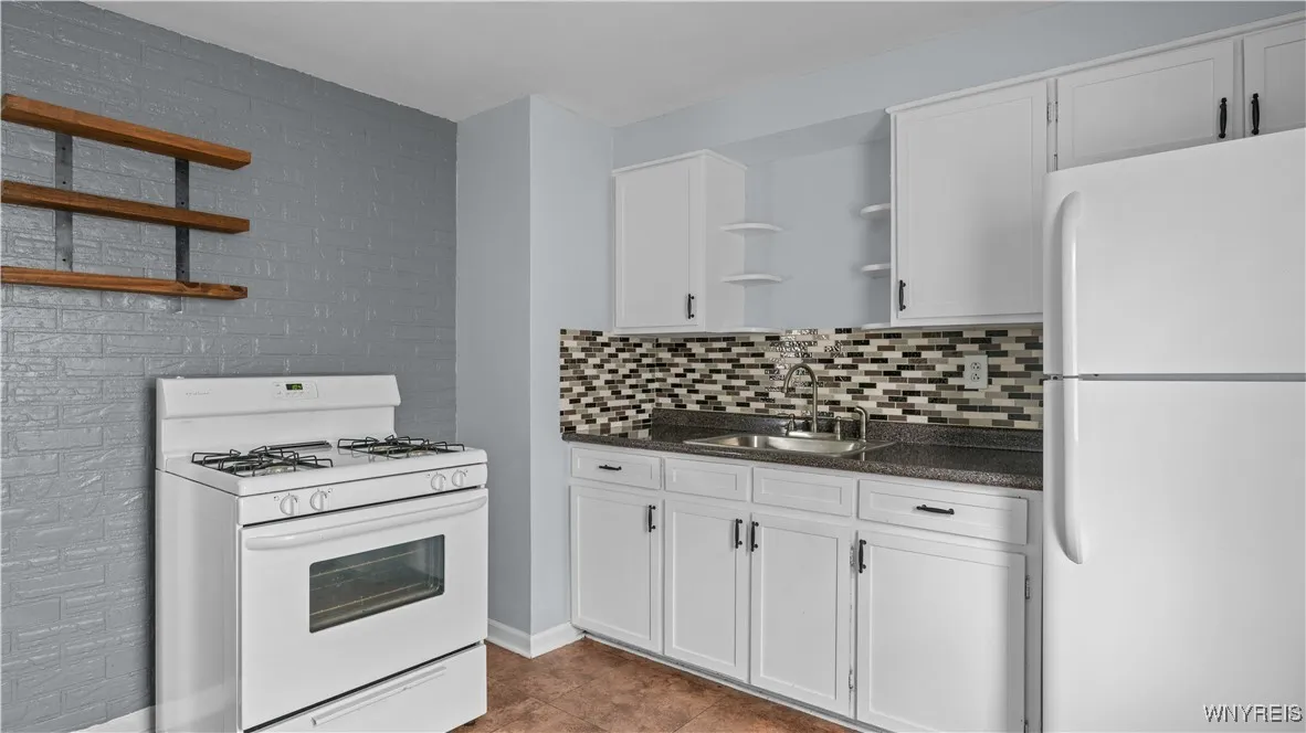 123 Kimberly Avenue, Buffalo, New York 14220, Buffalo, New York 14220, 4 Bedrooms Bedrooms, ,2 BathroomsBathrooms,Residential,For Sale,123 Kimberly Avenue, Buffalo, New York 14220,0,B1645755