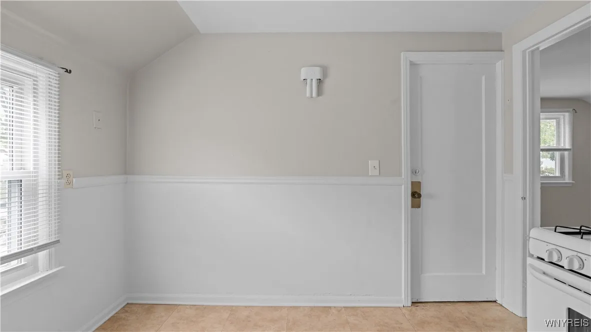 123 Kimberly Avenue, Buffalo, New York 14220, Buffalo, New York 14220, 4 Bedrooms Bedrooms, ,2 BathroomsBathrooms,Residential,For Sale,123 Kimberly Avenue, Buffalo, New York 14220,0,B1645755