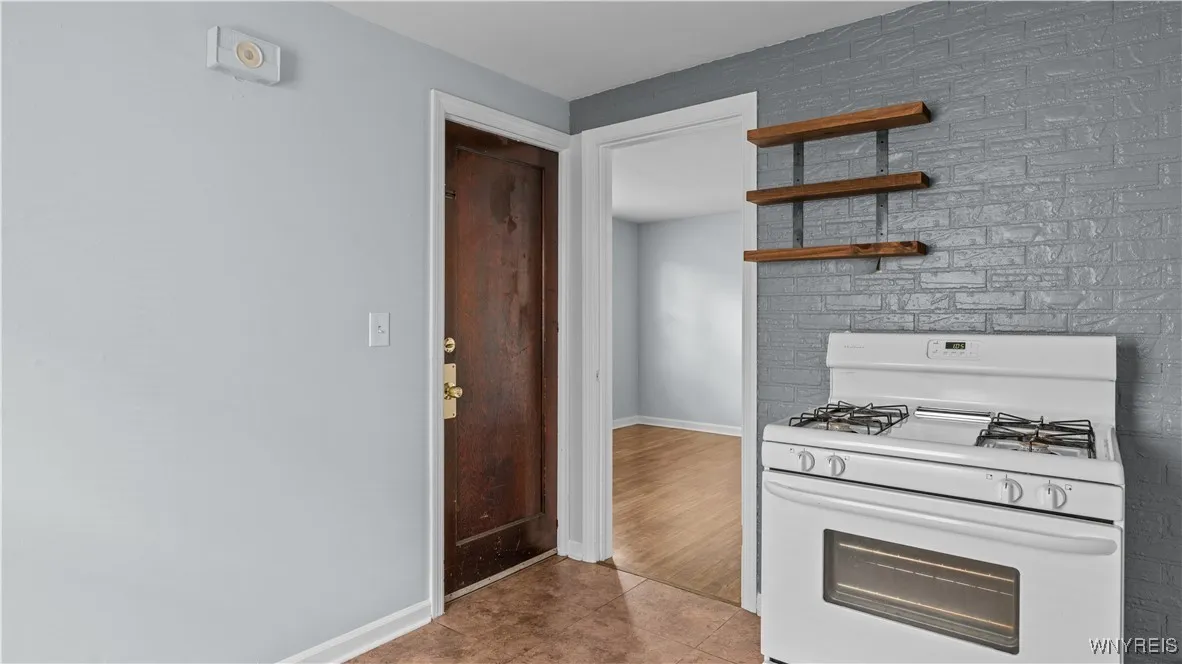 123 Kimberly Avenue, Buffalo, New York 14220, Buffalo, New York 14220, 4 Bedrooms Bedrooms, ,2 BathroomsBathrooms,Residential,For Sale,123 Kimberly Avenue, Buffalo, New York 14220,0,B1645755