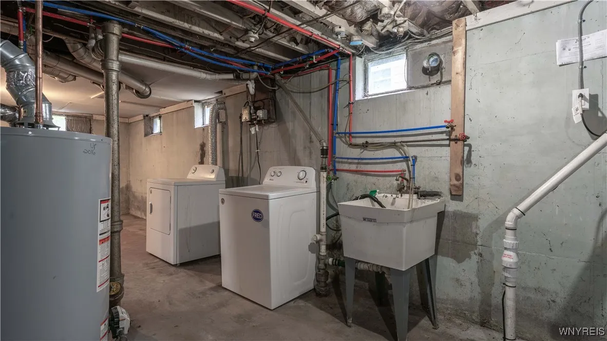 123 Kimberly Avenue, Buffalo, New York 14220, Buffalo, New York 14220, 4 Bedrooms Bedrooms, ,2 BathroomsBathrooms,Residential,For Sale,123 Kimberly Avenue, Buffalo, New York 14220,0,B1645755