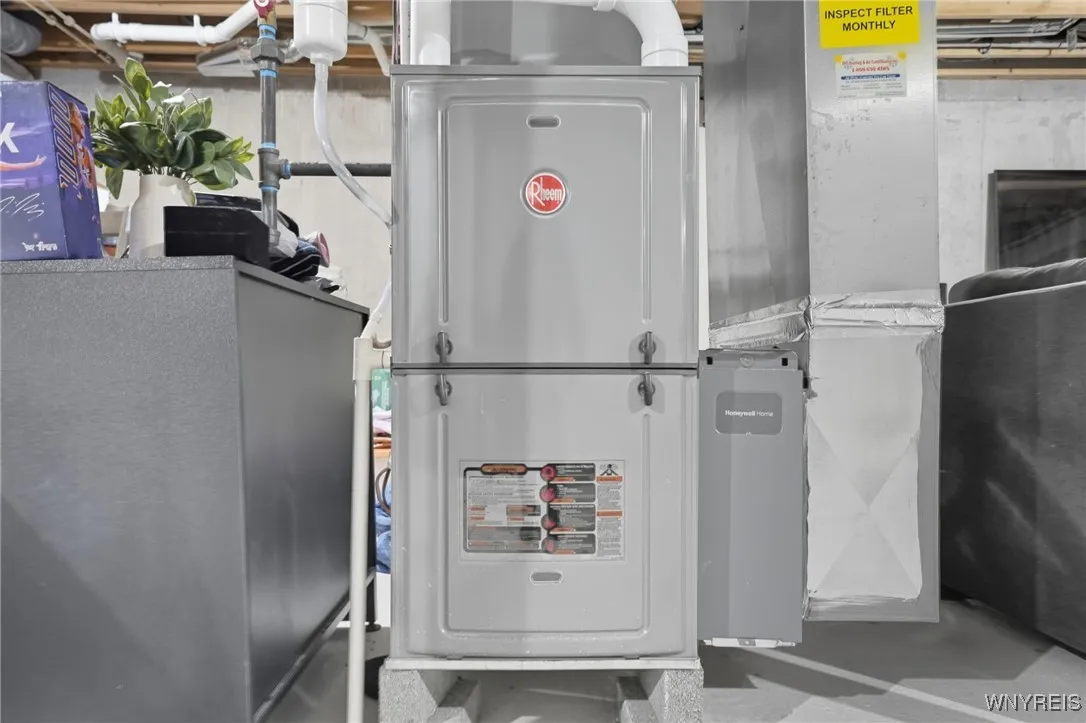 602 Carriage Lane, West Seneca, New York 14224, West Seneca, New York 14224, 2 Bedrooms Bedrooms, 9 Rooms Rooms,2 BathroomsBathrooms,Residential,For Sale,602 Carriage Lane, West Seneca, New York 14224,0,B1642066