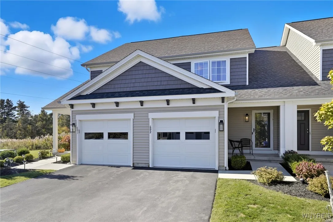 602 Carriage Lane, West Seneca, New York 14224, West Seneca, New York 14224, 2 Bedrooms Bedrooms, 9 Rooms Rooms,2 BathroomsBathrooms,Residential,For Sale,602 Carriage Lane, West Seneca, New York 14224,0,B1642066