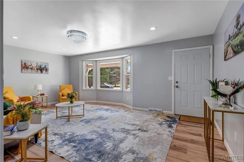 41 Freemont Avenue, Cheektowaga, New York 14043, Cheektowaga, New York 14043, 3 Bedrooms Bedrooms, 6 Rooms Rooms,1 BathroomBathrooms,Residential,For Sale,41 Freemont Avenue, Cheektowaga, New York 14043,0,B1645928