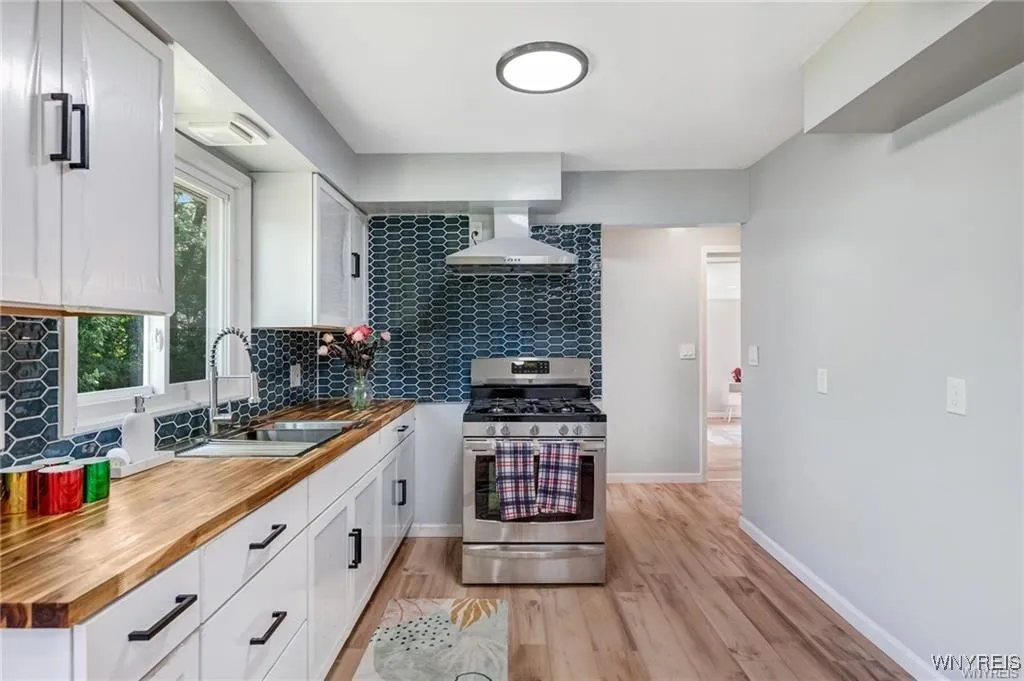 41 Freemont Avenue, Cheektowaga, New York 14043, Cheektowaga, New York 14043, 3 Bedrooms Bedrooms, 6 Rooms Rooms,1 BathroomBathrooms,Residential,For Sale,41 Freemont Avenue, Cheektowaga, New York 14043,0,B1645928