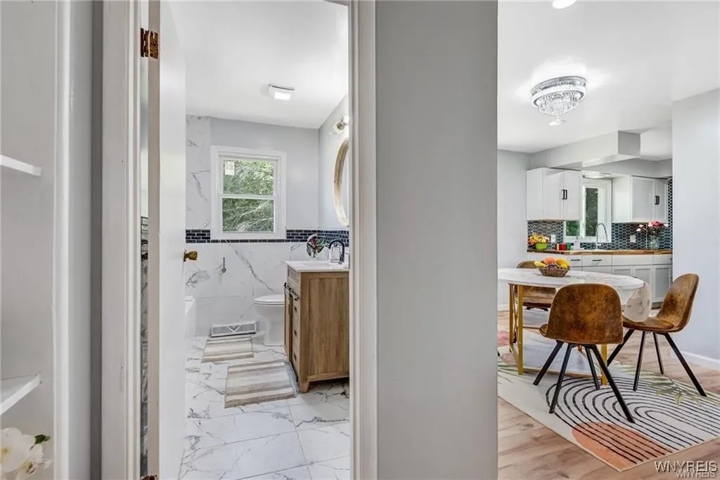 41 Freemont Avenue, Cheektowaga, New York 14043, Cheektowaga, New York 14043, 3 Bedrooms Bedrooms, 6 Rooms Rooms,1 BathroomBathrooms,Residential,For Sale,41 Freemont Avenue, Cheektowaga, New York 14043,0,B1645928