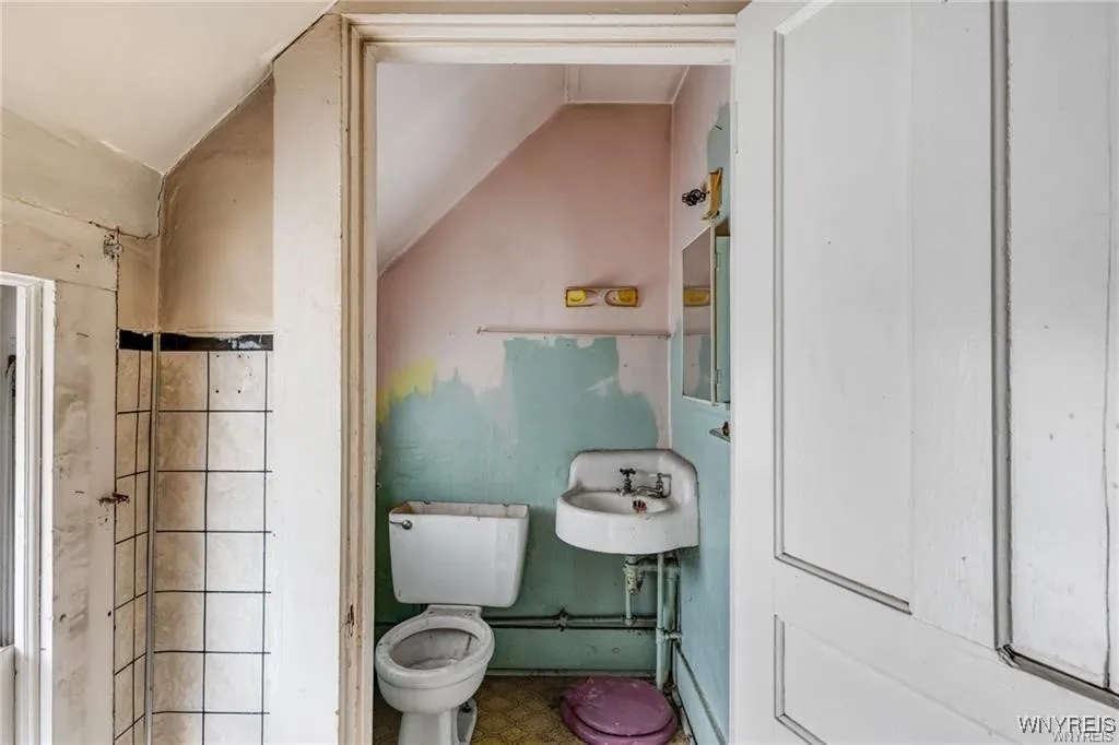 1326 Lovejoy Street, Cheektowaga, New York 14212, Cheektowaga, New York 14212, 5 Bedrooms Bedrooms, ,Multi Family,For Sale,1326 Lovejoy Street, Cheektowaga, New York 14212,0,B1645926