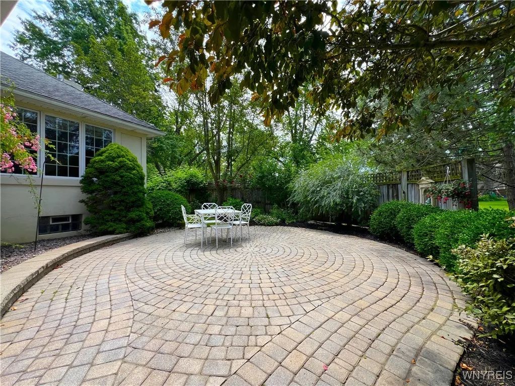 39 Wickendon Court, Amherst, New York 14221, Amherst, New York 14221, 3 Bedrooms Bedrooms, 8 Rooms Rooms,2 BathroomsBathrooms,Residential,For Sale,39 Wickendon Court, Amherst, New York 14221,0,B1645939