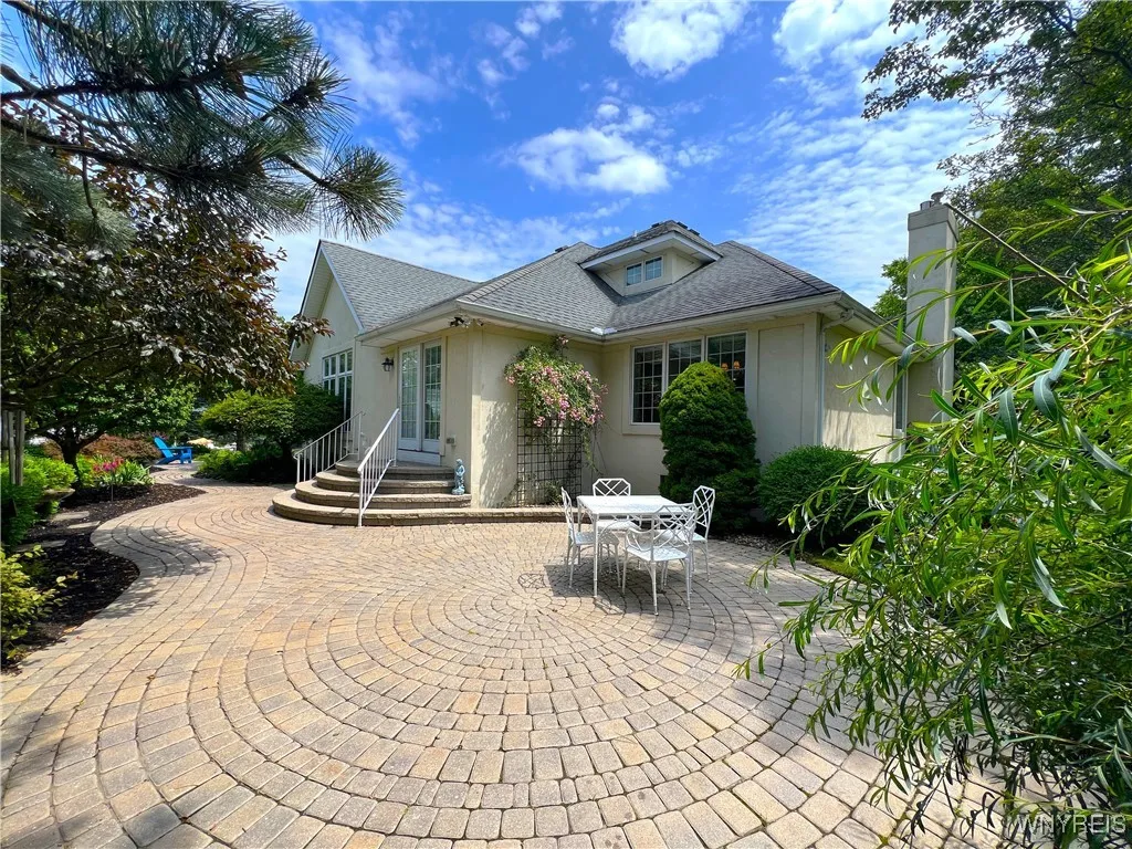 39 Wickendon Court, Amherst, New York 14221, Amherst, New York 14221, 3 Bedrooms Bedrooms, 8 Rooms Rooms,2 BathroomsBathrooms,Residential,For Sale,39 Wickendon Court, Amherst, New York 14221,0,B1645939