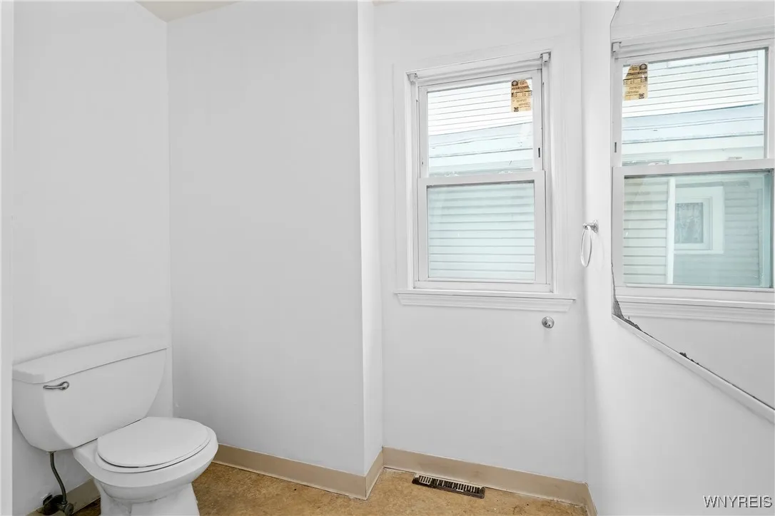 71 Hoyt Street, Buffalo, New York 14213, Buffalo, New York 14213, 4 Bedrooms Bedrooms, 8 Rooms Rooms,2 BathroomsBathrooms,Residential,For Sale,71 Hoyt Street, Buffalo, New York 14213,0,B1645895