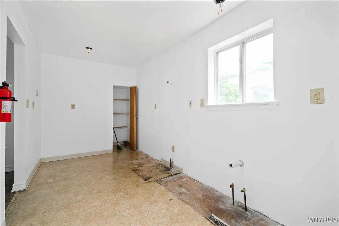 71 Hoyt Street, Buffalo, New York 14213, Buffalo, New York 14213, 4 Bedrooms Bedrooms, 8 Rooms Rooms,2 BathroomsBathrooms,Residential,For Sale,71 Hoyt Street, Buffalo, New York 14213,0,B1645895