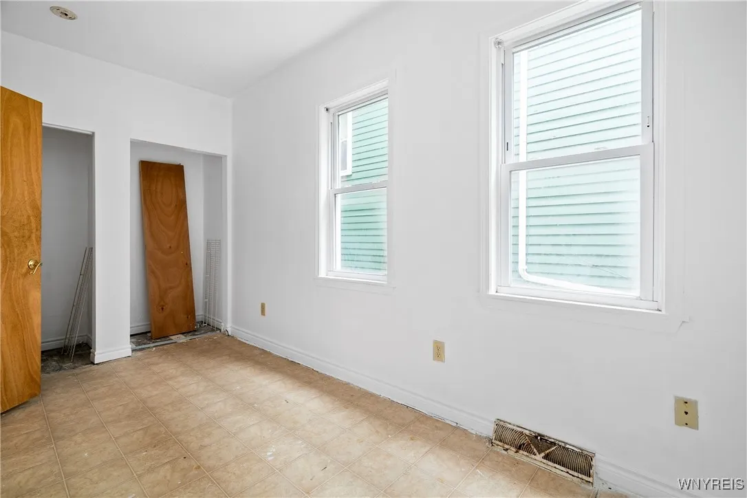 71 Hoyt Street, Buffalo, New York 14213, Buffalo, New York 14213, 4 Bedrooms Bedrooms, 8 Rooms Rooms,2 BathroomsBathrooms,Residential,For Sale,71 Hoyt Street, Buffalo, New York 14213,0,B1645895