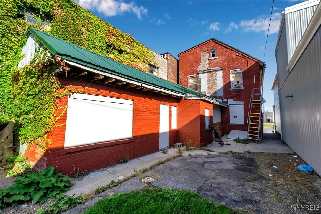 582 Michigan Avenue, Buffalo, New York 14203, Buffalo, New York 14203, 5 Bedrooms Bedrooms, 7 Rooms Rooms,2 BathroomsBathrooms,Residential,For Sale,582 Michigan Avenue, Buffalo, New York 14203,0,B1645727