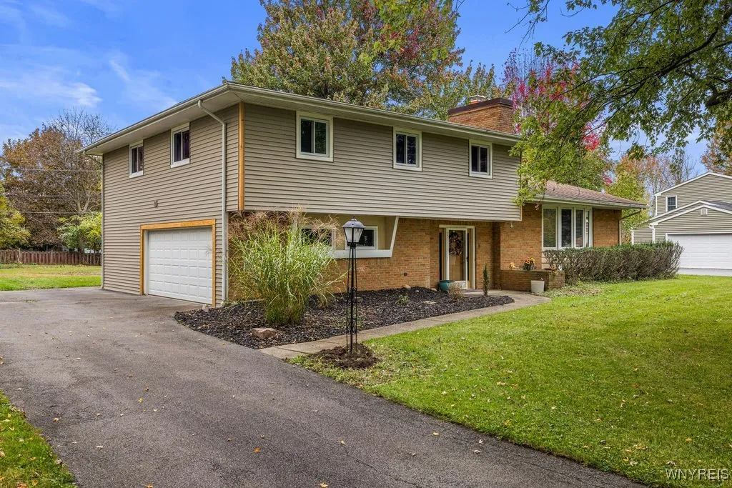 5286 Thompson Road, Clarence, New York 14031, Clarence, New York 14031, 4 Bedrooms Bedrooms, 11 Rooms Rooms,2 BathroomsBathrooms,Residential,For Sale,5286 Thompson Road, Clarence, New York 14031,0,B1645902