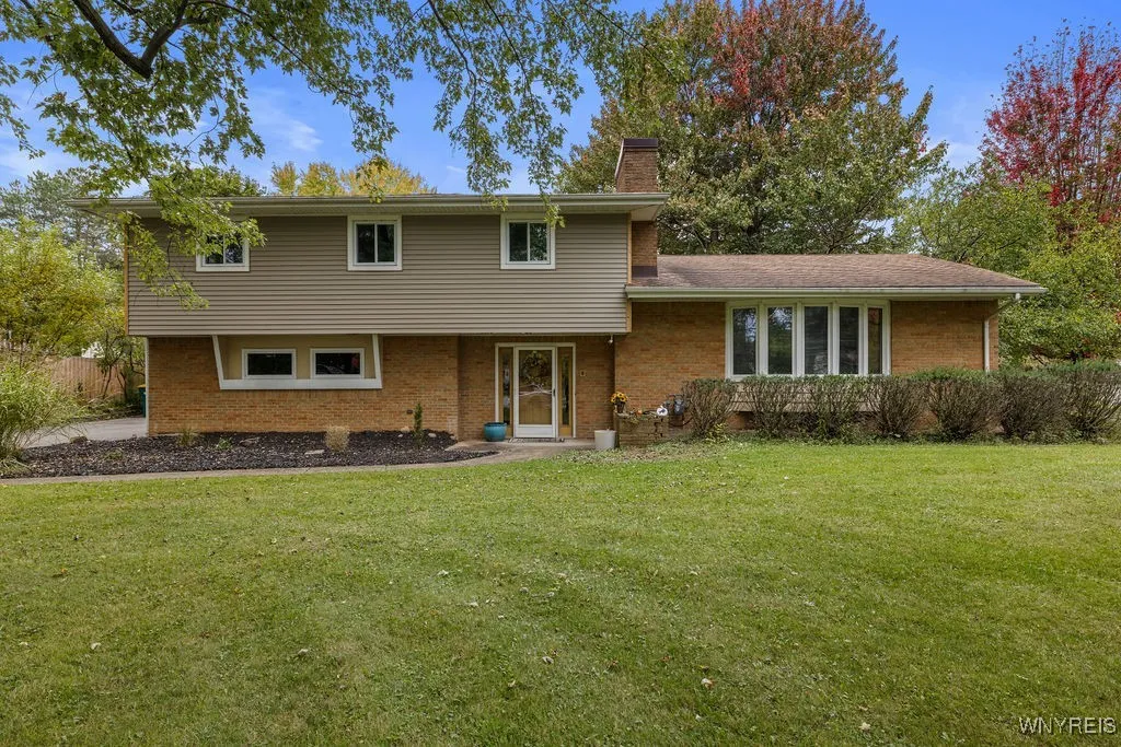5286 Thompson Road, Clarence, New York 14031, Clarence, New York 14031, 4 Bedrooms Bedrooms, 11 Rooms Rooms,2 BathroomsBathrooms,Residential,Closed,5286 Thompson Road, Clarence, New York 14031,0,B1645902