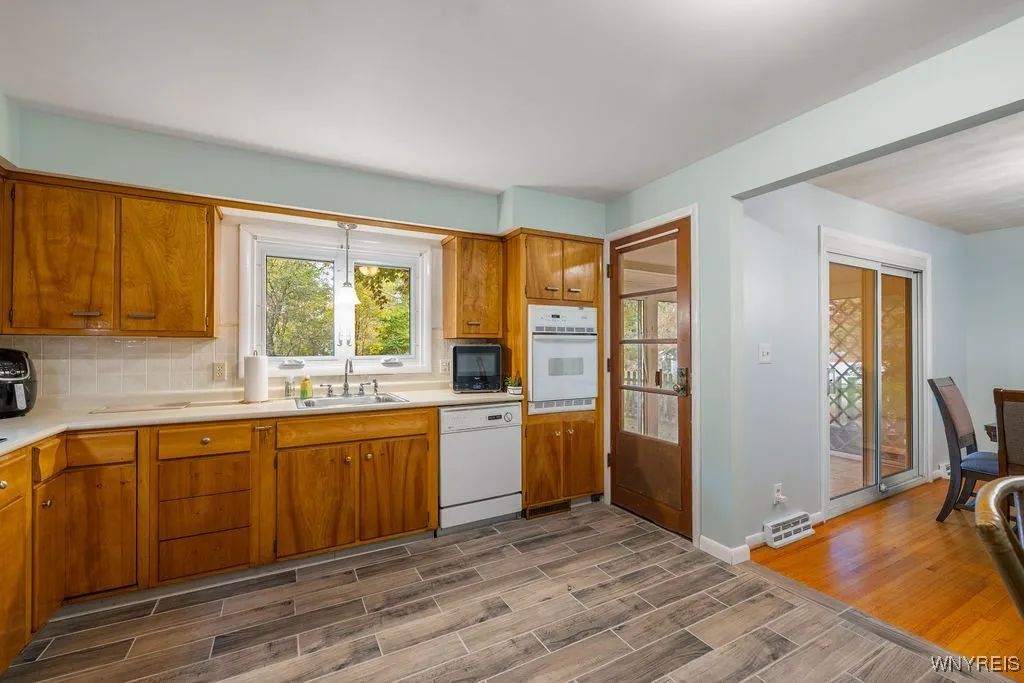 5286 Thompson Road, Clarence, New York 14031, Clarence, New York 14031, 4 Bedrooms Bedrooms, 11 Rooms Rooms,2 BathroomsBathrooms,Residential,For Sale,5286 Thompson Road, Clarence, New York 14031,0,B1645902
