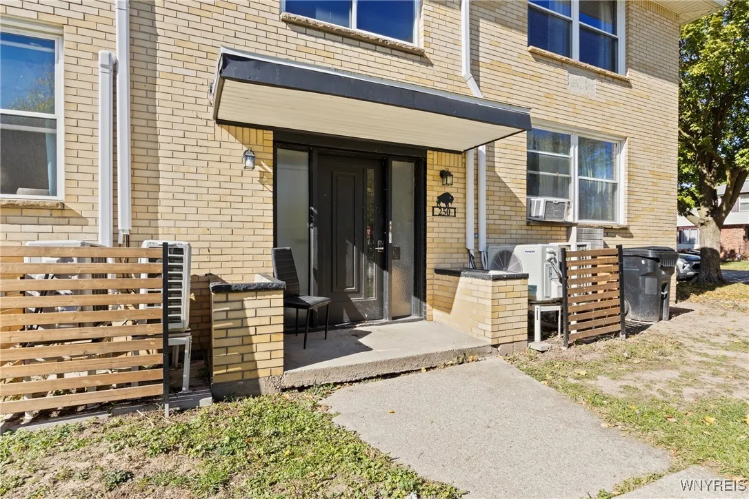 250 Montrose Avenue, Tonawanda, New York 14223, Tonawanda, New York 14223, 8 Bedrooms Bedrooms, ,5 BathroomsBathrooms,Residential,For Sale,250 Montrose Avenue, Tonawanda, New York 14223,0,B1645810