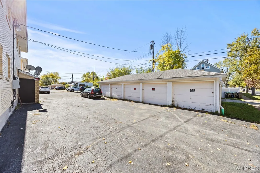 250 Montrose Avenue, Tonawanda, New York 14223, Tonawanda, New York 14223, 8 Bedrooms Bedrooms, ,5 BathroomsBathrooms,Residential,For Sale,250 Montrose Avenue, Tonawanda, New York 14223,0,B1645810