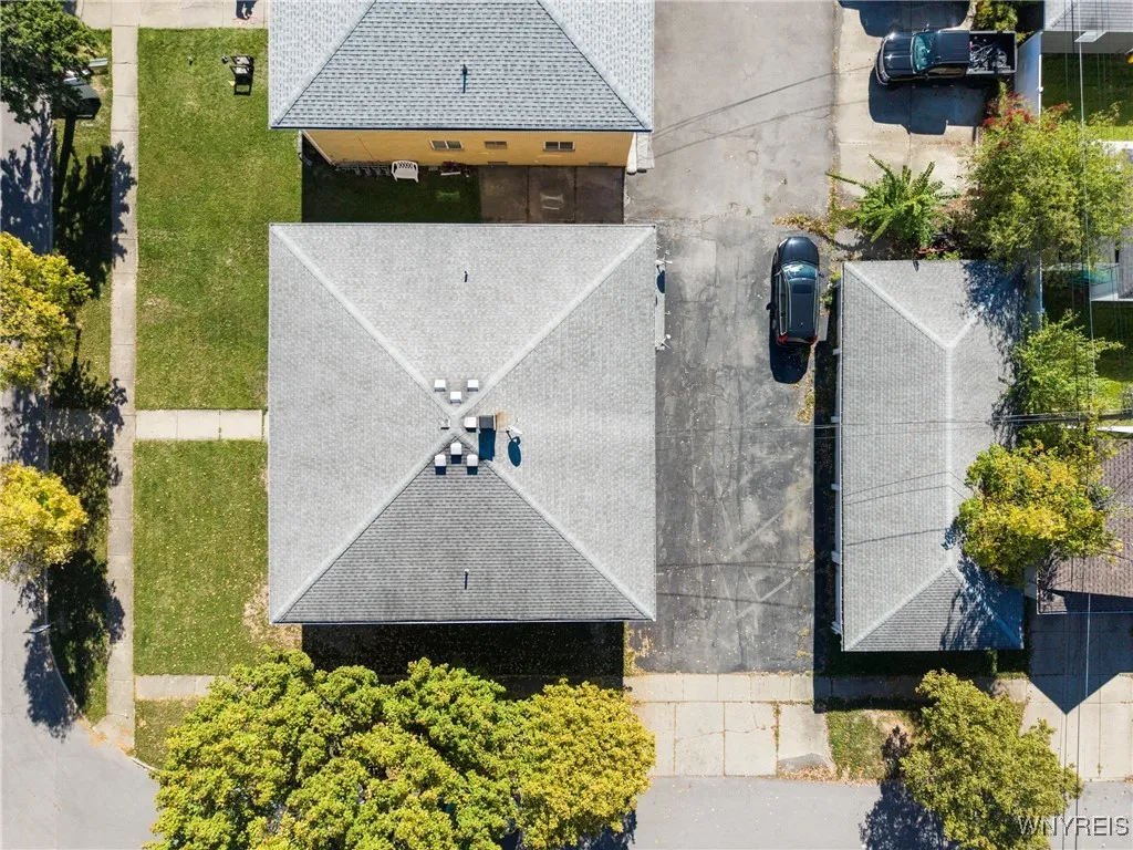 250 Montrose Avenue, Tonawanda, New York 14223, Tonawanda, New York 14223, 8 Bedrooms Bedrooms, ,5 BathroomsBathrooms,Residential,For Sale,250 Montrose Avenue, Tonawanda, New York 14223,0,B1645810