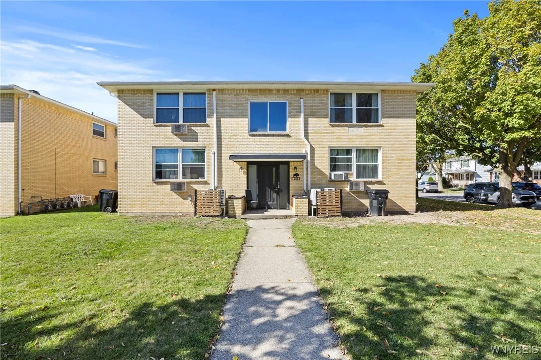 250 Montrose Avenue, Tonawanda, New York 14223, Tonawanda, New York 14223, 8 Bedrooms Bedrooms, ,5 BathroomsBathrooms,Residential,For Sale,250 Montrose Avenue, Tonawanda, New York 14223,0,B1645810