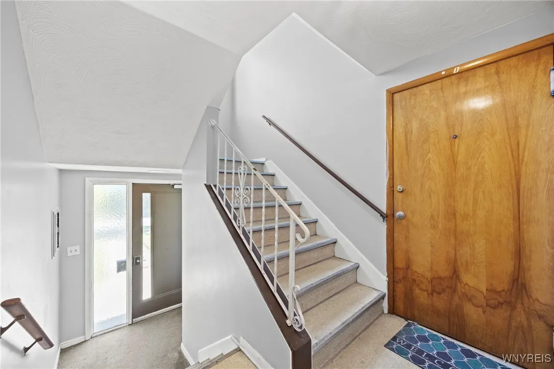 250 Montrose Avenue, Tonawanda, New York 14223, Tonawanda, New York 14223, 8 Bedrooms Bedrooms, ,5 BathroomsBathrooms,Residential,For Sale,250 Montrose Avenue, Tonawanda, New York 14223,0,B1645810