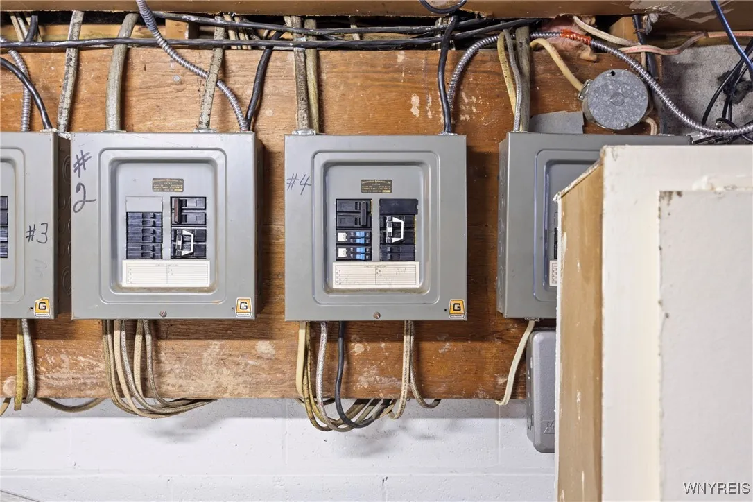 250 Montrose Avenue, Tonawanda, New York 14223, Tonawanda, New York 14223, 8 Bedrooms Bedrooms, ,5 BathroomsBathrooms,Residential,For Sale,250 Montrose Avenue, Tonawanda, New York 14223,0,B1645810