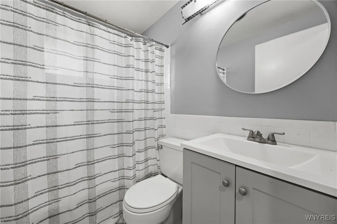 250 Montrose Avenue, Tonawanda, New York 14223, Tonawanda, New York 14223, 8 Bedrooms Bedrooms, ,5 BathroomsBathrooms,Residential,For Sale,250 Montrose Avenue, Tonawanda, New York 14223,0,B1645810