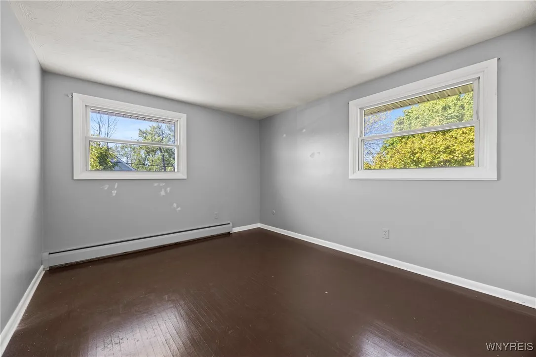 250 Montrose Avenue, Tonawanda, New York 14223, Tonawanda, New York 14223, 8 Bedrooms Bedrooms, ,5 BathroomsBathrooms,Residential,For Sale,250 Montrose Avenue, Tonawanda, New York 14223,0,B1645810