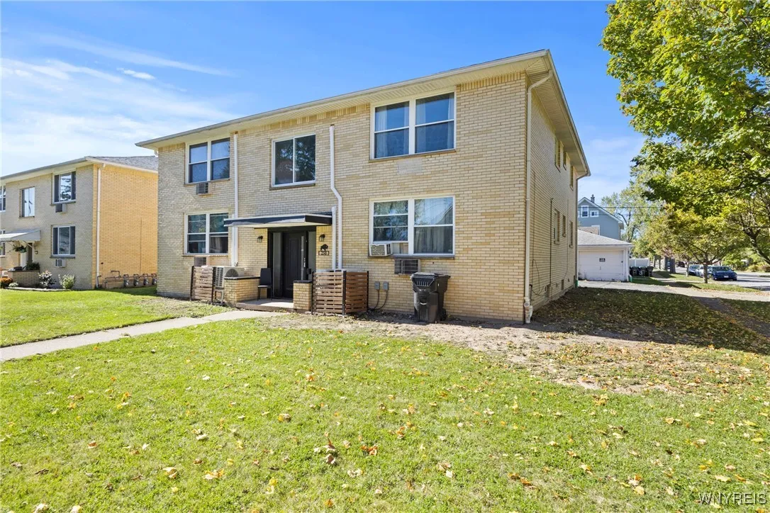 250 Montrose Avenue, Tonawanda, New York 14223, Tonawanda, New York 14223, 8 Bedrooms Bedrooms, ,5 BathroomsBathrooms,Residential,For Sale,250 Montrose Avenue, Tonawanda, New York 14223,0,B1645810