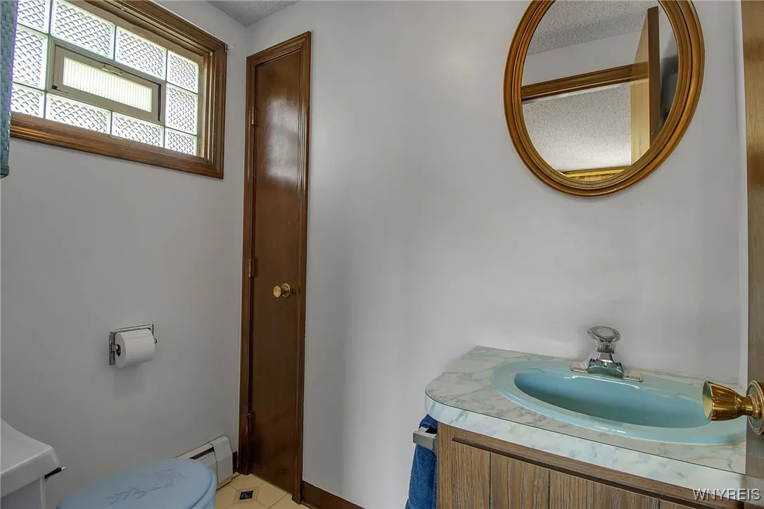 1/2 bath off family room