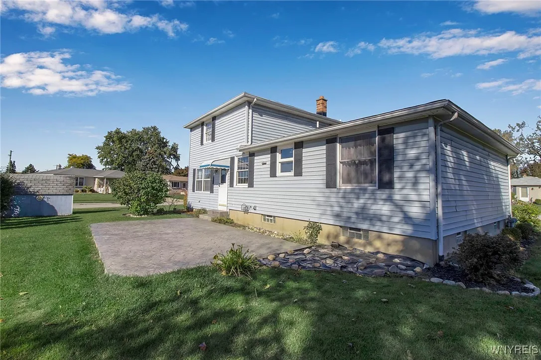 4 Windtree Lane, West Seneca, New York 14224, West Seneca, New York 14224, 4 Bedrooms Bedrooms, 8 Rooms Rooms,1 BathroomBathrooms,Residential,For Sale,4 Windtree Lane, West Seneca, New York 14224,0,B1645437