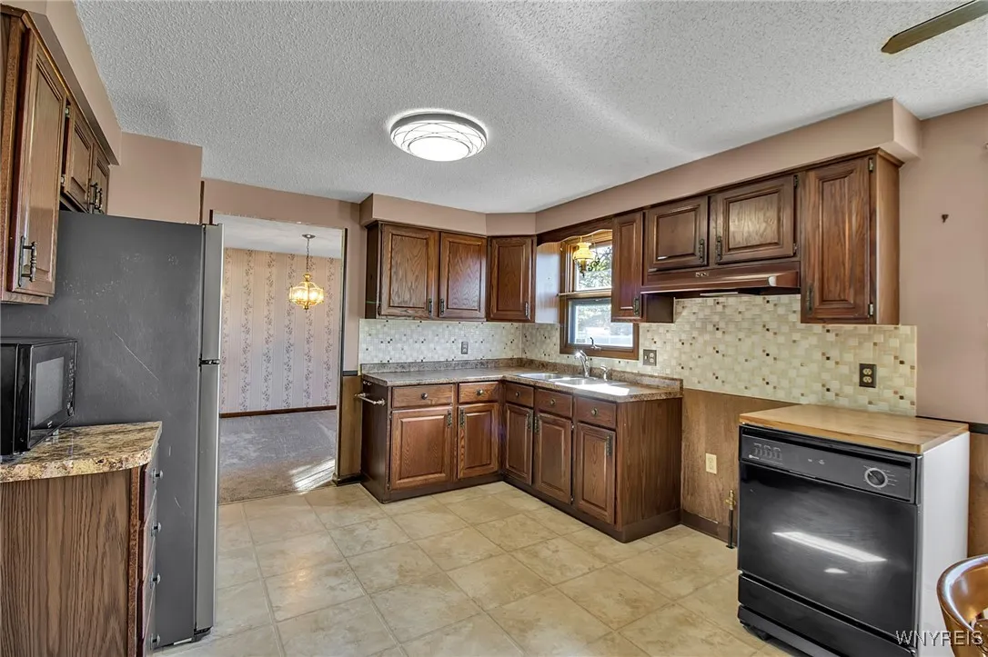 4 Windtree Lane, West Seneca, New York 14224, West Seneca, New York 14224, 4 Bedrooms Bedrooms, 8 Rooms Rooms,1 BathroomBathrooms,Residential,For Sale,4 Windtree Lane, West Seneca, New York 14224,0,B1645437